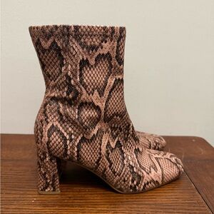 Steve Madden‎ Harli Snakeskin Patterned heel Boots 6